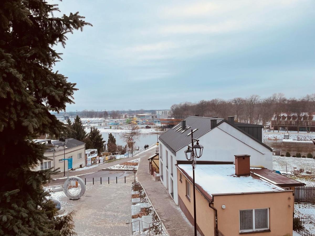 Pokoje Przy Bulwarach Uniejow Esterno foto