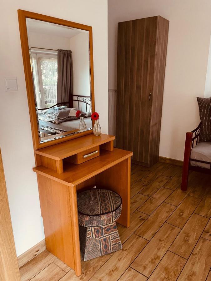 Pokoje Przy Bulwarach Uniejow Esterno foto