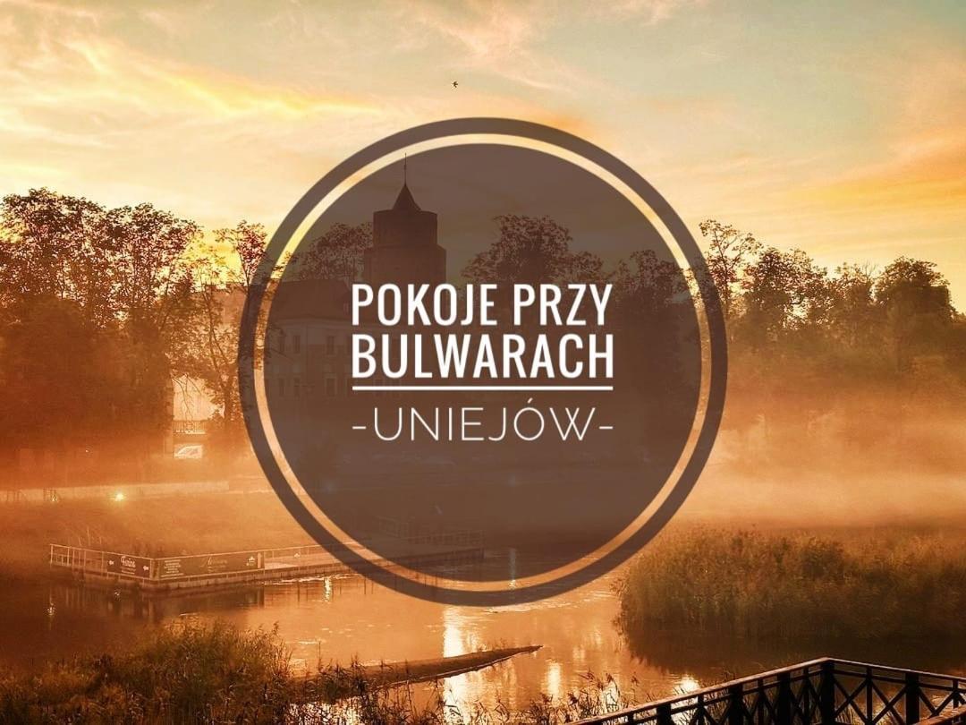 Pokoje Przy Bulwarach Uniejow Esterno foto